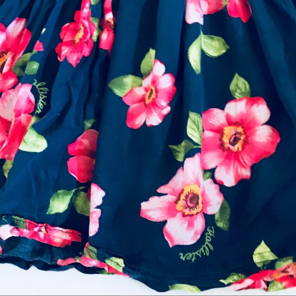 Hollister Floral Mini Skirt Size Small. - Picture 4 of 5